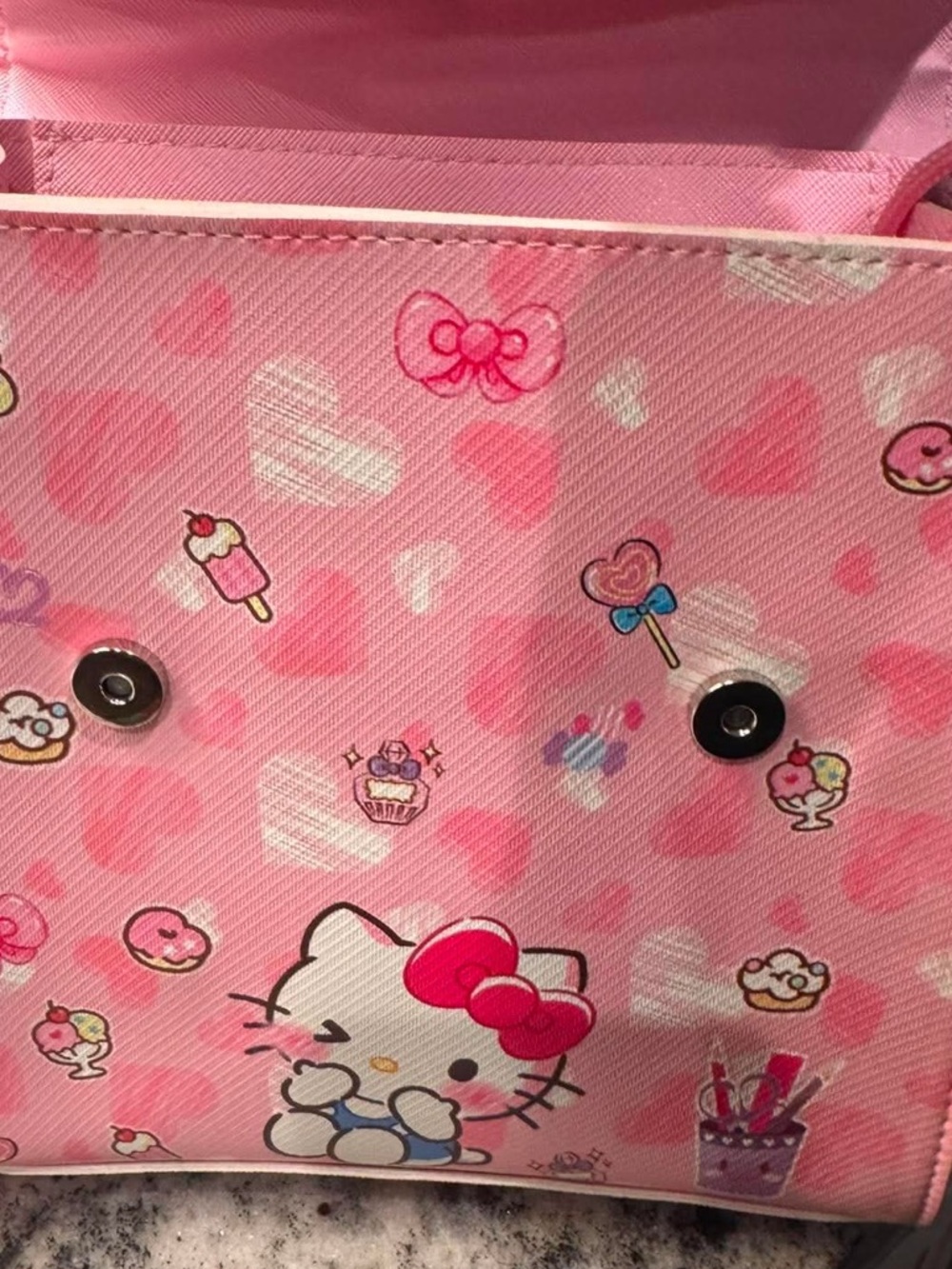 Hello Kitty Pink Kawaii Character bag magnetic closure Straps inside
8x9in - Picture 6 of 6